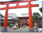 生田神社　鳥居と楼門